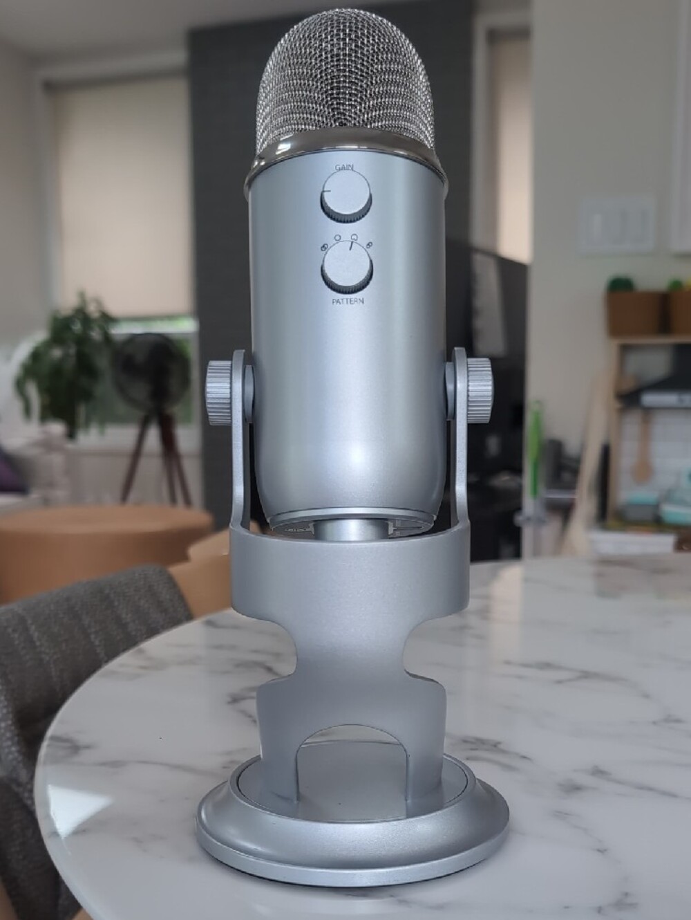Blue Yeti USB Microphone - Silver - Picture 3 of 4